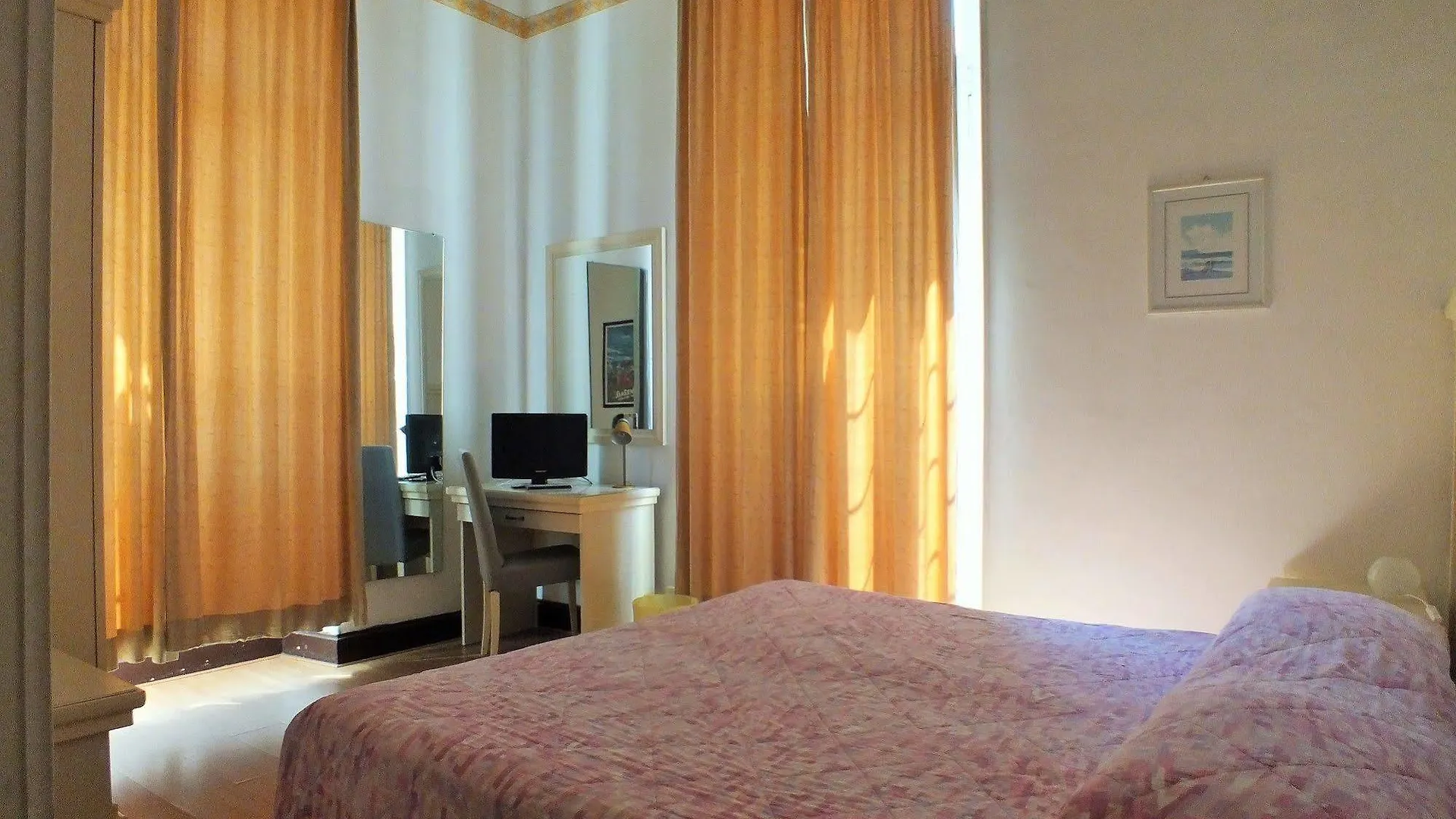 Hotel Milano Sanremo 3*,  Italien